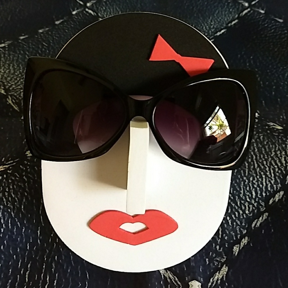 Mod sunglasses. 😎👌